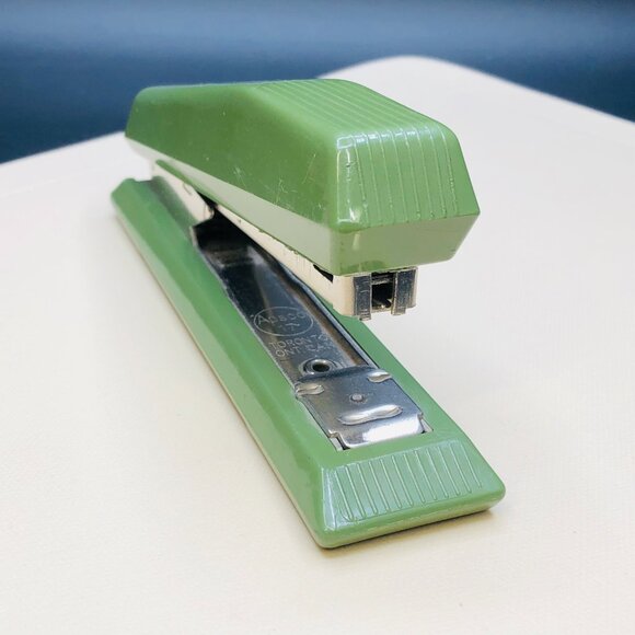 Vintage Avocado Green Stapler: ISABERGS VERKSTADS Apsco 17, MCM Office Accessory - Picture 3 of 14